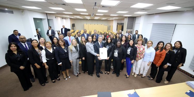 Leonel Fernández y la FP respaldan la reforma integral “Déjala Ir” en encuentro celebrado en Funglode