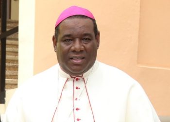 Obispo de Higüey resalta impacto nacional del Programa de Becas de COOPNAMA y llama a fortalecer su expansión internacional