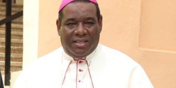 Obispo de Higüey resalta impacto nacional del Programa de Becas de COOPNAMA y llama a fortalecer su expansión internacional