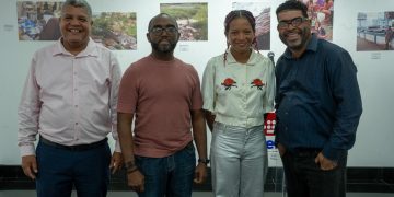 Colectivo inaugura exposición "Cuatro miradas a la ciudad", retrato de disparidad social y de tesón