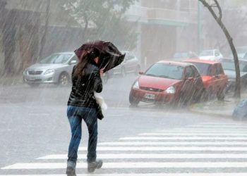 Vaguada provocará fuertes aguaceros esta tarde en el Cibao y el sureste