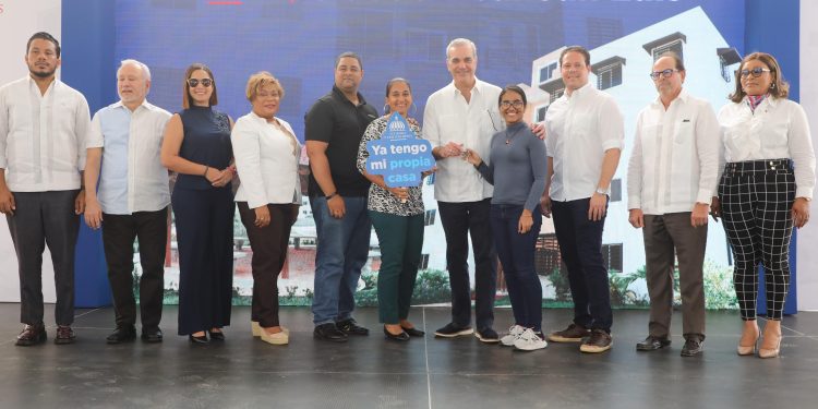 Presidente Abinader entrega 360 nuevos apartamentos en Ciudad Real San Luis