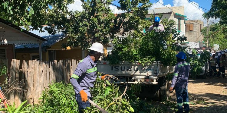 EDENORTE restablece en tiempo récord el servicio eléctrico tras violento tornado en Mao