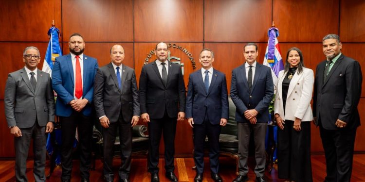 Presidente de la Suprema juramenta a Rodolfo Valentín como director de la Defensa Pública por un nuevo período de seis años