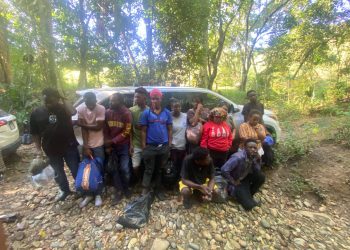 Ejército detiene 30 indocumentados haitianos en tres vehículos en Monción, Santiago Rodríguez