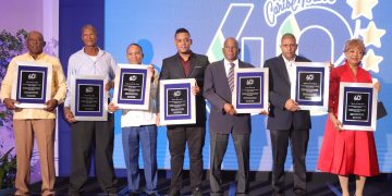 Caribe Tours celebra sus 40 años en una noche de historia, gratitud y reconocimientos