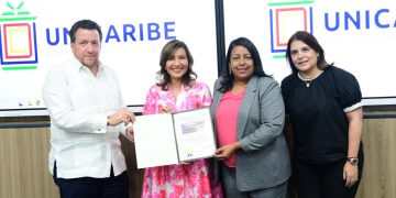 Decana Altagracia Tavárez es honrada como huésped distinguida de la ciudad de Miami