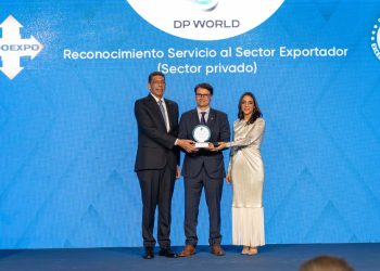 DP World en República Dominicana recibe el premio “Servicio al Sector Exportador” otorgado por ADOEXPO