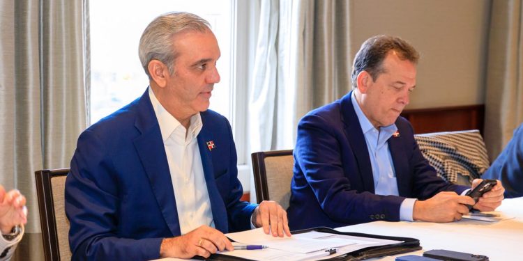 Presidente Abinader inicia agenda en San José con reunión bilateral junto al CEO de Mysilicon Compass Ian Steff