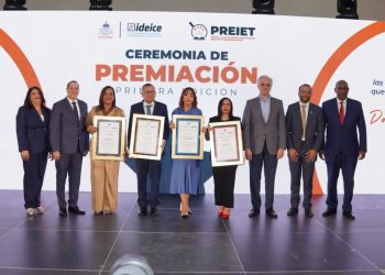 Ministerio de Educación e Ideice entregan premios de la primera edición del Premio a la Evaluación e Investigación Educativa Transformadora (PREIET)