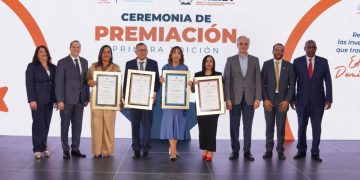 Ministerio de Educación e Ideice entregan premios de la primera edición del Premio a la Evaluación e Investigación Educativa Transformadora (PREIET)