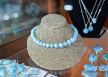 INFOTEP destaca formación de 645 artesanos y 427 joyeros en la Escuela de Larimar en Bahoruco–Ciénaga de Barahona