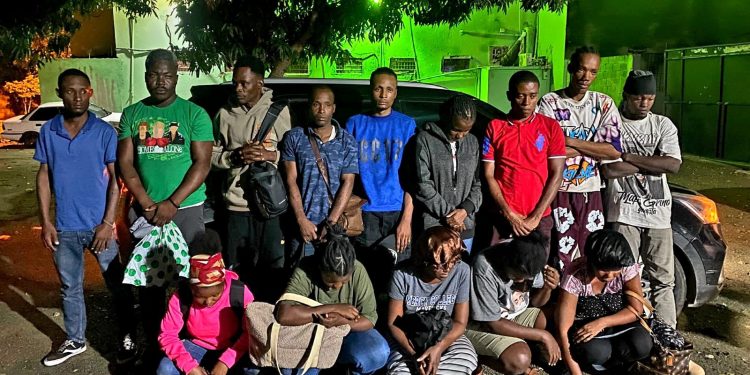 Ocupan jeepeta con 16 haitianos en condición irregular en Santiago Rodríguez