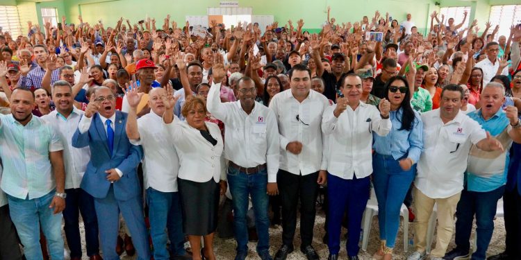 Gobierno impactará a más de 10 mil personas en segundo proyecto de titulación en Los Mina