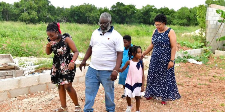 Compradores y copropietarios denuncian atropello pseudojurídico que paraliza proyecto de 400 viviendas y deja a familias sin recibir sus hogares