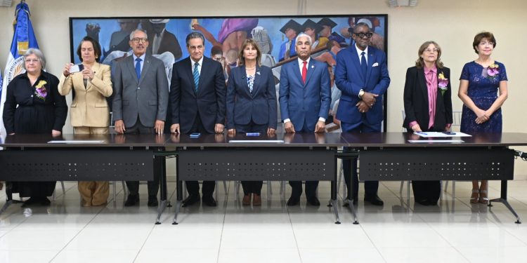 UASD exalta a la categoría de Profesor Meritísimo a tres docentes de la Facultad de Artes