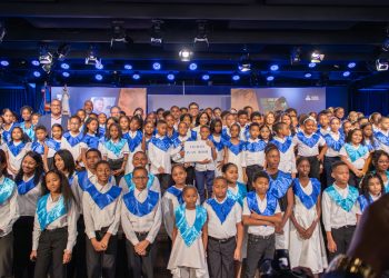 Dío Astacio encabeza graduación de 1,560 niños del nivel inicial de inglés a través del PROA