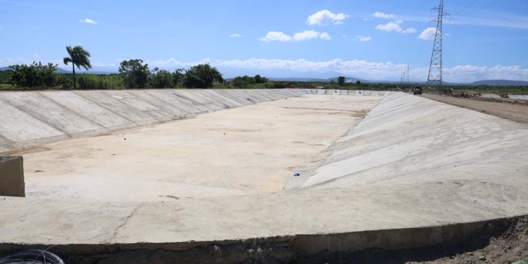 Wellington Arnaud afirma trabajos de alcantarillado sanitario en Mao, provincia Valverde, avanzan en más de un 70 por ciento