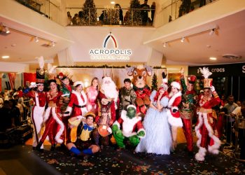 Acrópolis da la bienvenida a la Navidad 2025 con una noche mágica llena de luz y tradición