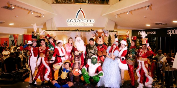 Acrópolis da la bienvenida a la Navidad 2025 con una noche mágica llena de luz y tradición