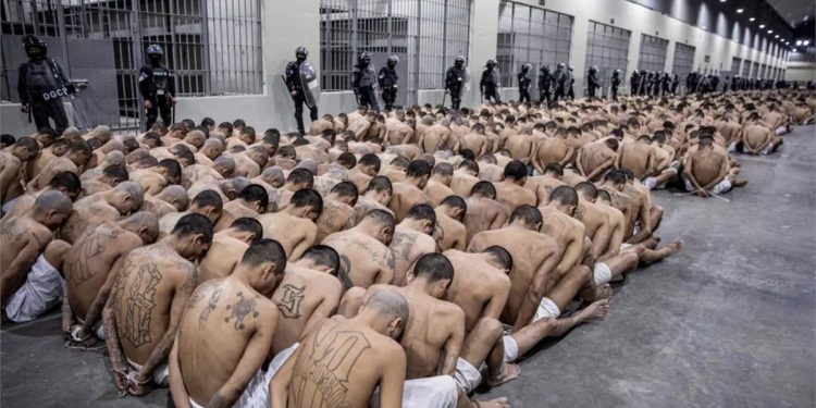 Régimen de excepción de El Salvador completará tres años en 2025 y 90.000 detenidos