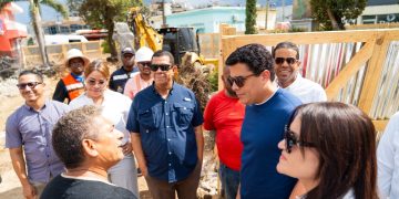 David Collado supervisa obras que ejecuta turismo en Higüey   