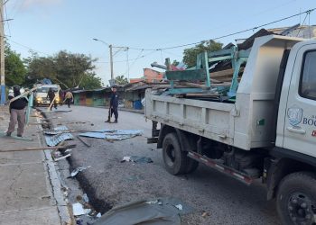 Alcaldía de Boca Chica recupera espacios públicos en zona de playa