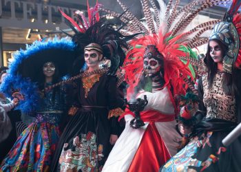 México y Ecuador brillan en la celebración del Día de los Muertos en Times Square