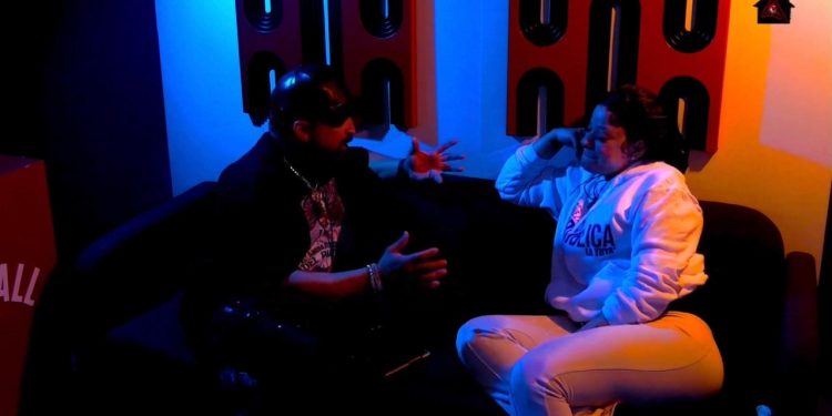 La Insuperable se quiebra públicamente por primera vez al recordar su infancia en La Casa de Alofoke 2