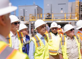 Ministro Joel Santos verifica avances construcción planta Energía 2000