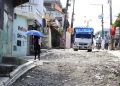 Residentes de Punta de Villa Mella viven entre calles destruidas, hoyos y entaponamientos constantes