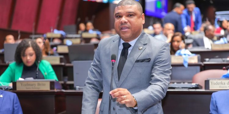 Diputado Raposo ve justa eliminación impuestos a salarios de trabajadores menor a RD$52,000