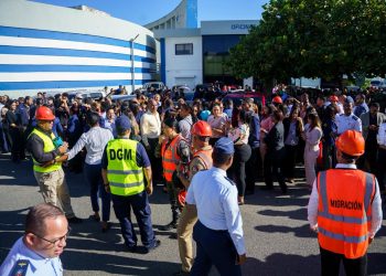 Personal de la DGM practica evacuación de emergencia en simulacro de sismo Ejercicio Nacional “Omega 2025”