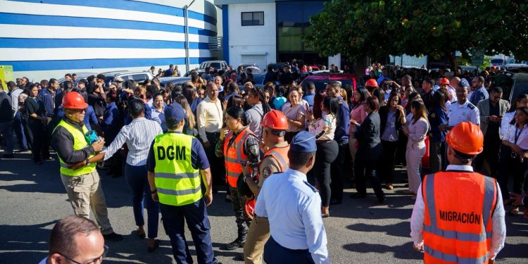 Personal de la DGM practica evacuación de emergencia en simulacro de sismo Ejercicio Nacional “Omega 2025”