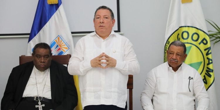COOPNAMA y UCADE firman acuerdo interinstitucional