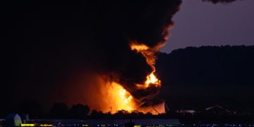 Tragedia de Kentucky: uno de los motores del avión de desprendió poco antes de despegar