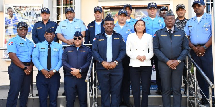Regional 10 y Policía Escolar aúnan esfuerzos para preservar seguridad de la comunidad educativa en la demarcación