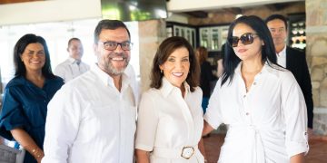 Familia Cabrera Santana ofreció recepción a la gobernadora de Nueva York Kathy Hochul