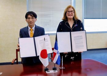 Embajador del Japón firma acuerdo de donación con el Patronado Nacional de Ciegos
