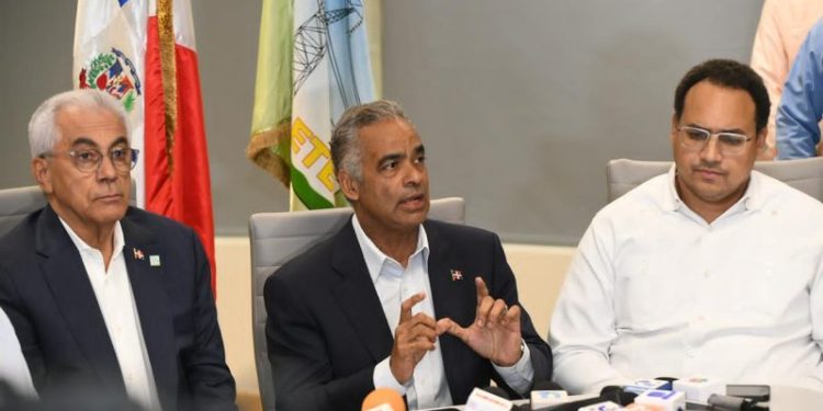 Autoridades sector eléctrico informan restablecimiento del sistema de generación nacional