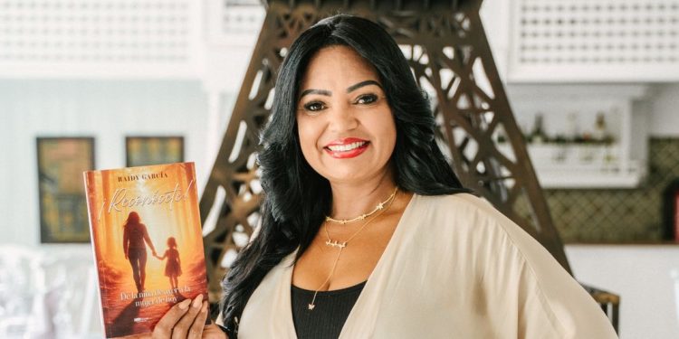 Presentan en Punta Cana el libro “¡Reconócete!”de Raidy García, que debutará en la Feria del Libro de México