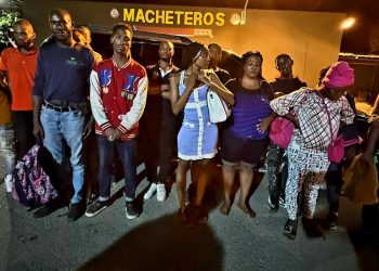 Ejército detiene a 32 haitianos indocumentados en dos jeepetas en Mao, Valverde