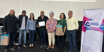 Salvador Batista participa en conferencia “El ABC del Periodismo Turístico” en Orizaba, Veracruz, México