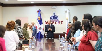 García Fermín destaca impacto del programa Inglés de Inmersión en el desarrollo nacional