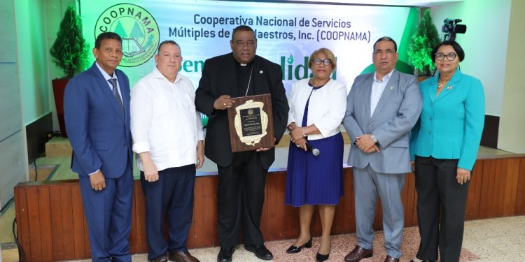 Obispo de Higüey destaca Programa Nacional de Becas de COOPNAMA como una de las iniciativas educativas más importantes del país