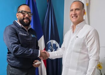 DOCALSA realiza importante donación de aires acondicionados al Hospital Juan Pablo Pina