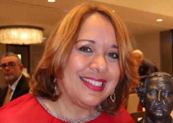 Chef dominicana Solangel Velásquez es reconocida en gala Somos Quisqueya 2025 en Puerto Rico