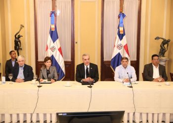 Abinader se reúne con funcionarios para continuar evaluando seguimiento a daños causados por fenómeno atmosférico Melissa