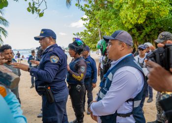 Alcaldía de Boca Chica interviene por segunda ocasión negocios irregulares que volvieron a instalarse en la playa