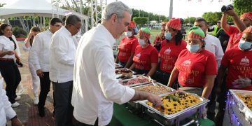 Presidente Abinader pone en marcha Navidad 360, con más de 15 millones de raciones de almuerzos y cenas navideñas para el pueblo dominicano